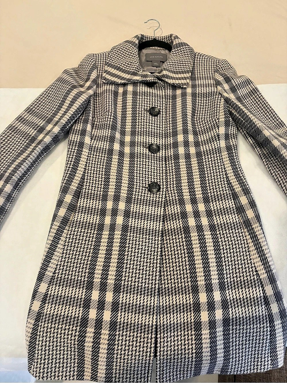 Ann Taylor Plaid Button Front Coat in Gray & White Size 8